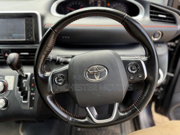 Toyota Sienta 2018