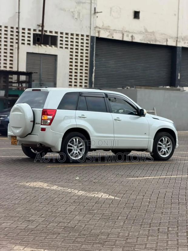 Suzuki Escudo 2010 White
