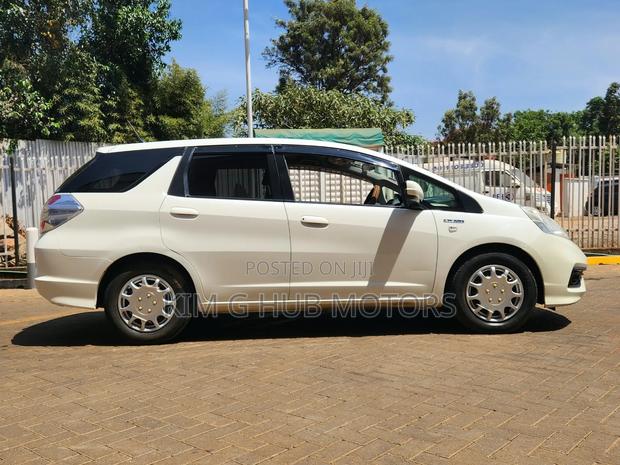 Honda Shuttle 1.5 Hybrid 2WD 2015 Pearl