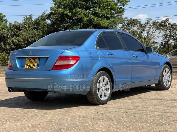 Mercedes-Benz C250 2010 Blue