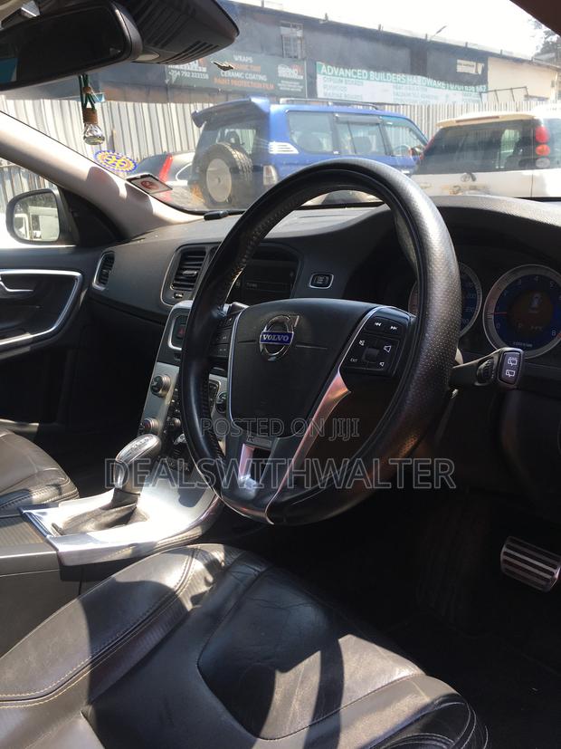 Volvo V60 2013 Red