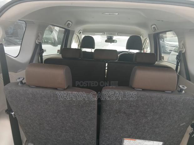 Toyota Sienta 2019 Silver