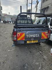 Toyota Hilux 2.5 D-4D SRX 2012 Gray for sale
