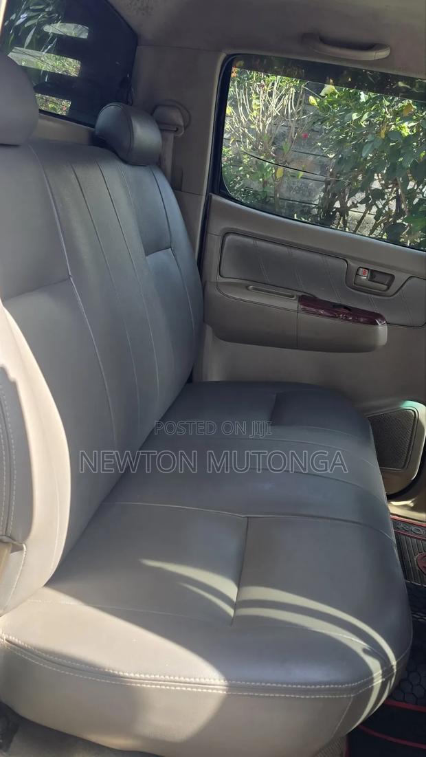 Toyota Hilux 2.5 D-4D SRX 2010 Gray