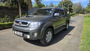 Toyota Hilux 2.5 D-4D SRX 2010 Gray for sale