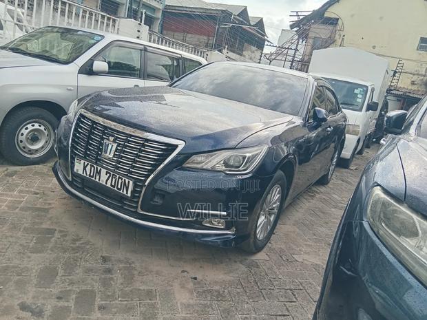 Toyota Crown 2016 Blue