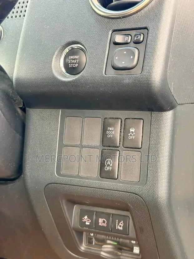 Toyota Spade 1.5 2019 Pearl
