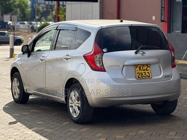 Nissan Note 2012 Silver