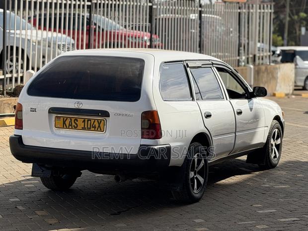 Toyota Corolla 2000 White