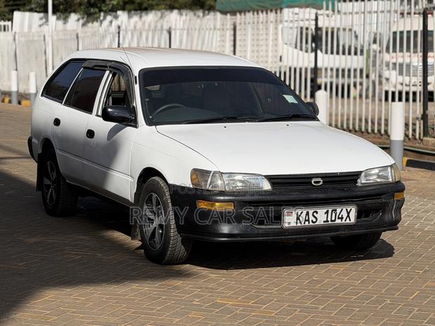 Toyota Corolla 2000 White