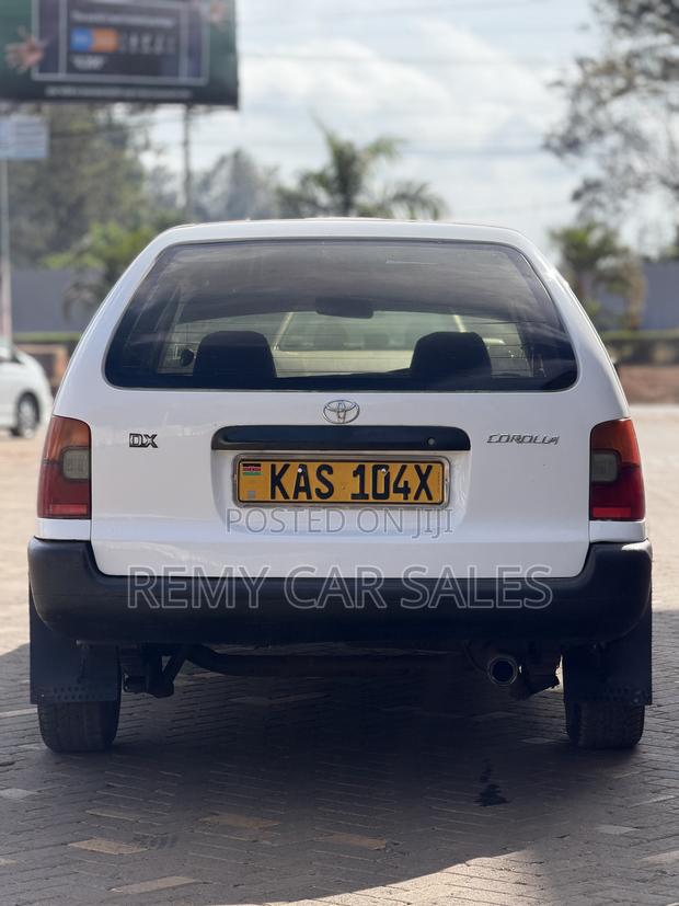 Toyota Corolla 2000 White