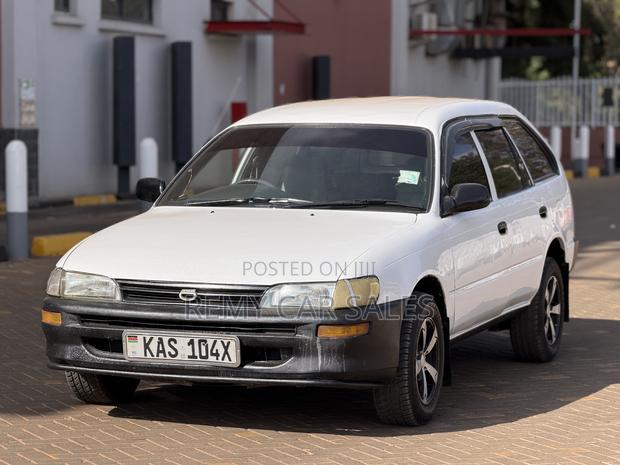 Toyota Corolla 2000 White