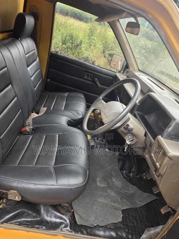 Mitsubishi L200 2006 Yellow