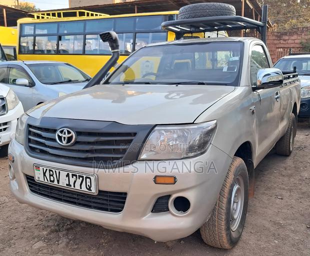 Toyota Hilux 2013 Gray