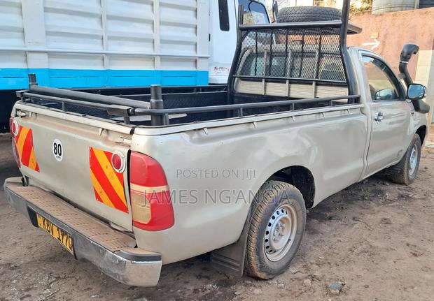 Toyota Hilux 2013 Gray