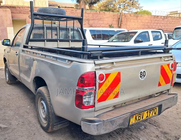 Toyota Hilux 2013 Gray