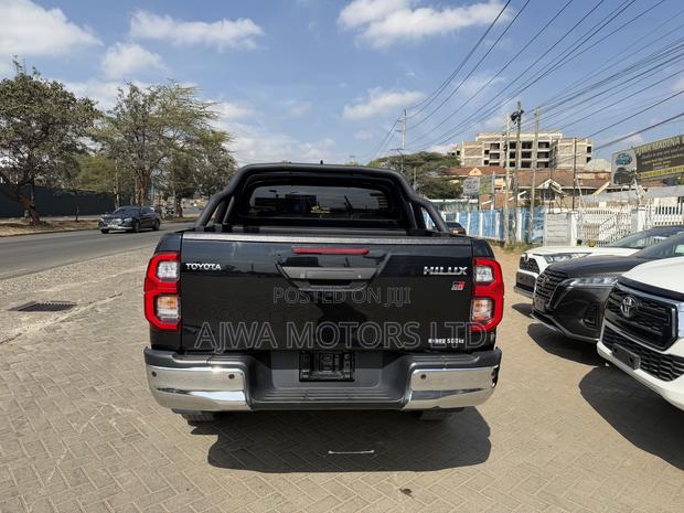 Toyota Hilux Revo Double Cab Deisel 2.4 AWD 2022 Black