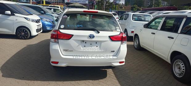 Toyota Corolla Fielder 1.5 Hybrid FWD 2018 White