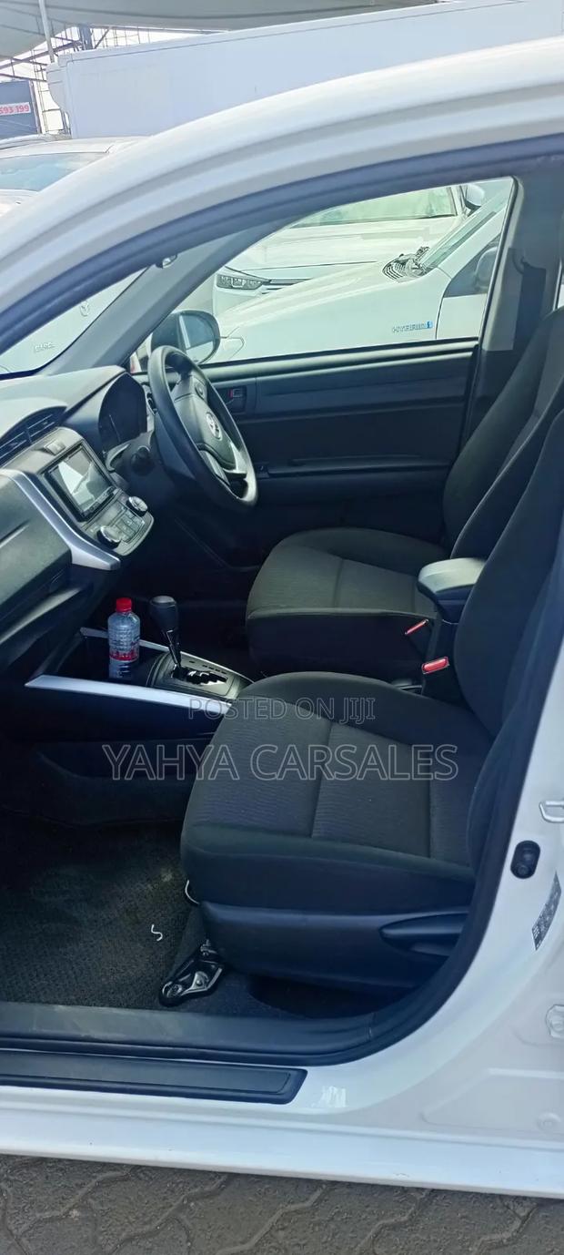 Toyota Corolla Fielder 1.5 Hybrid FWD 2018 White