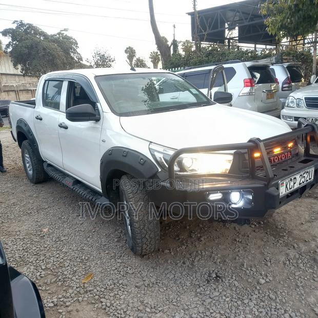 Toyota Hilux Revo Double Cab Deisel 2.4 RWD 2017 White