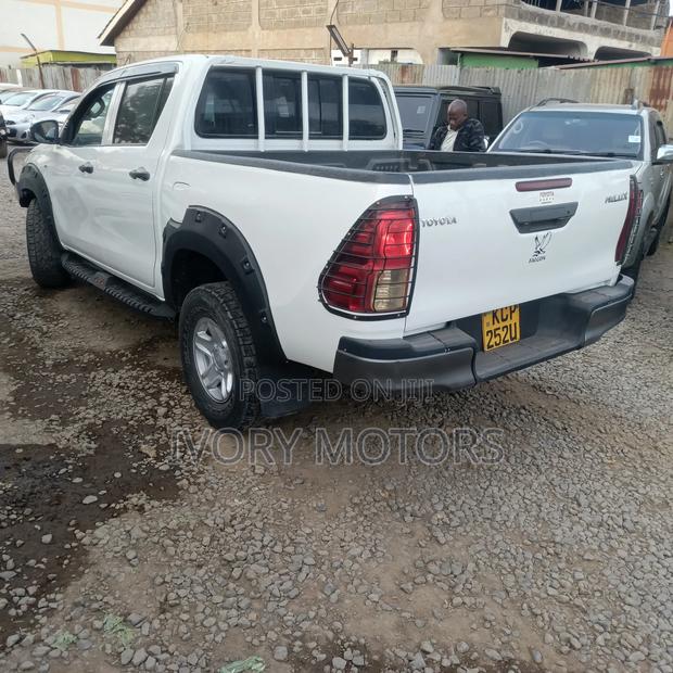 Toyota Hilux Revo Double Cab Deisel 2.4 RWD 2017 White