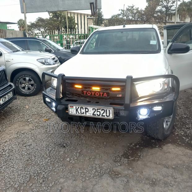 Toyota Hilux Revo Double Cab Deisel 2.4 RWD 2017 White