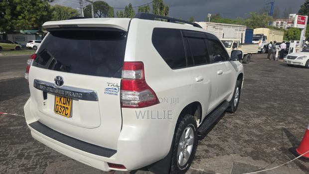 Toyota Land Cruiser Prado 2016 White