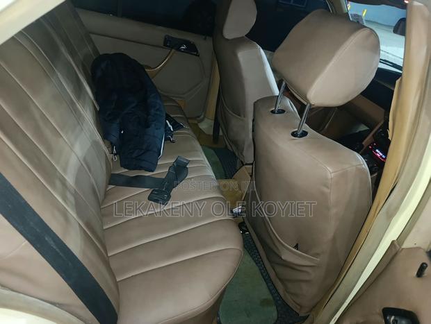 Mercedes-Benz E200 1987 Beige