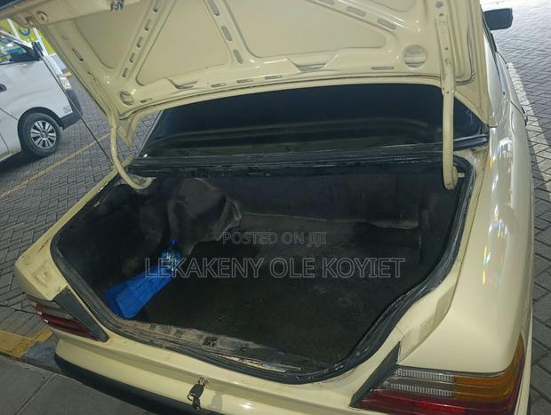 Mercedes-Benz E200 1987 Beige