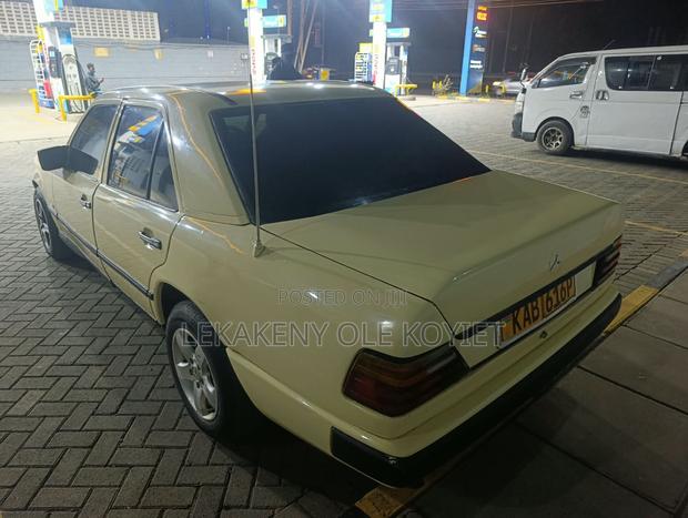 Mercedes-Benz E200 1987 Beige