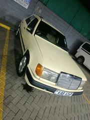 Mercedes-Benz E200 1987 Beige for sale