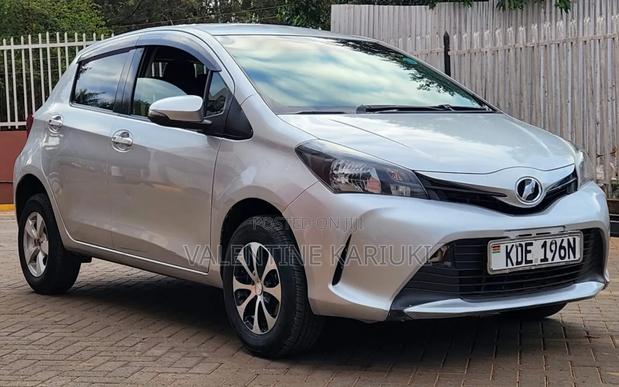 Toyota Vitz 2015 Silver