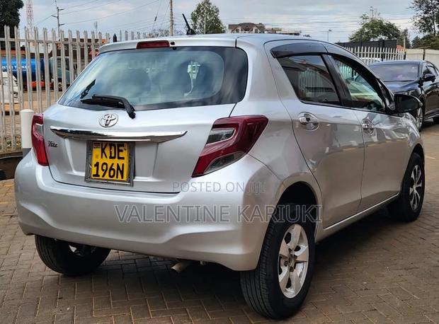 Toyota Vitz 2015 Silver