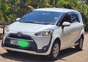 Toyota Sienta 2016 White for sale