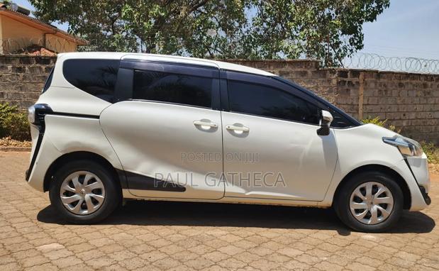 Toyota Sienta 2016 White