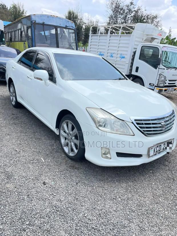 Toyota Crown 2008 White