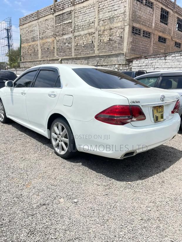 Toyota Crown 2008 White