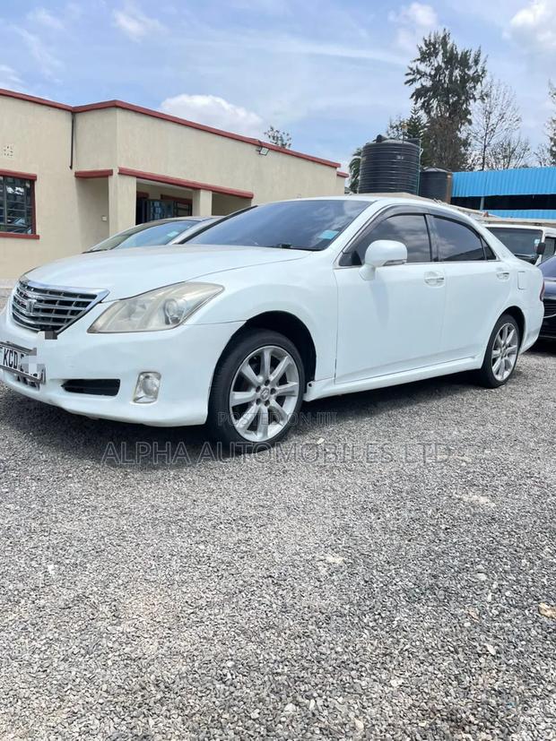 Toyota Crown 2008 White