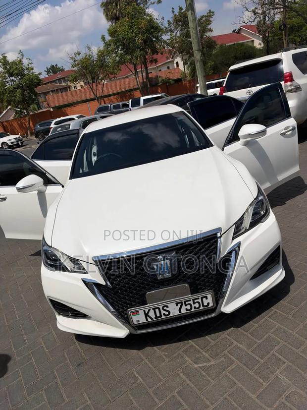 Toyota Crown 2018 White