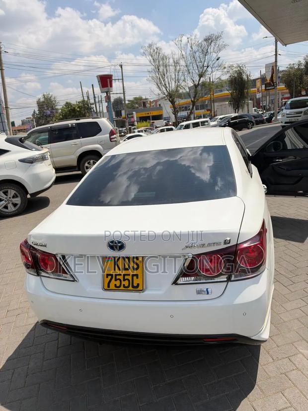 Toyota Crown 2018 White