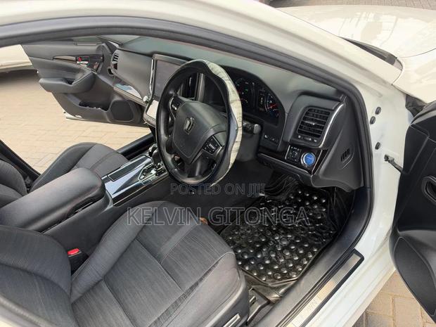 Toyota Crown 2018 White