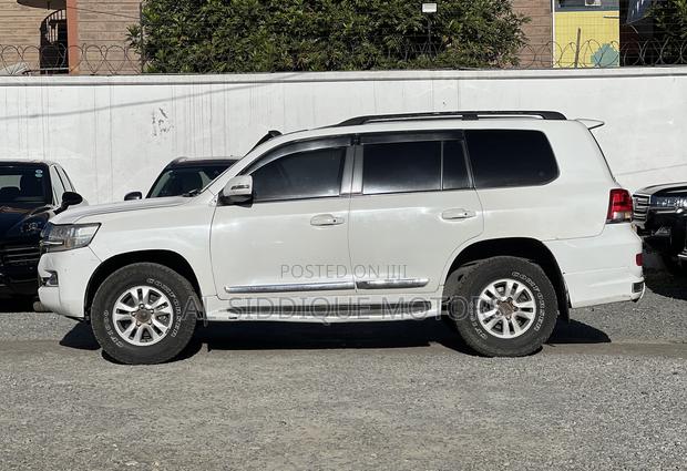 Toyota Land Cruiser 4.6 V8 VX-R 2012 White