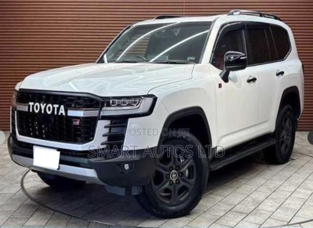 Toyota Land Cruiser LC300 2023 Off white