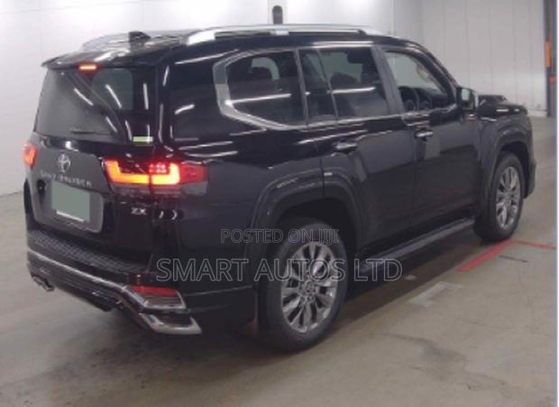Toyota Land Cruiser LC300 2025 Matt Black