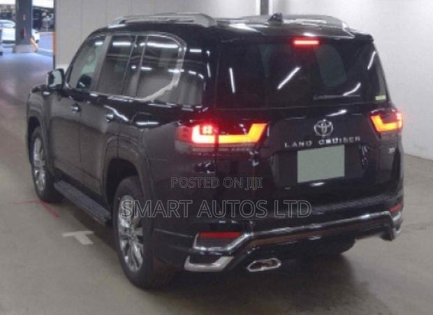 Toyota Land Cruiser LC300 2025 Matt Black