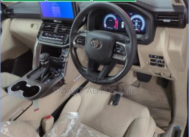 Toyota Land Cruiser LC300 2025 Matt Black