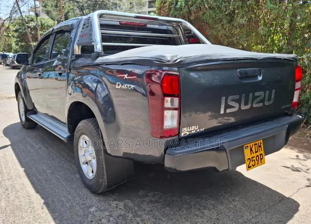 Isuzu D-MAX 2022 Gray