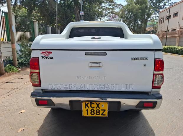 Toyota Hilux 2015 White