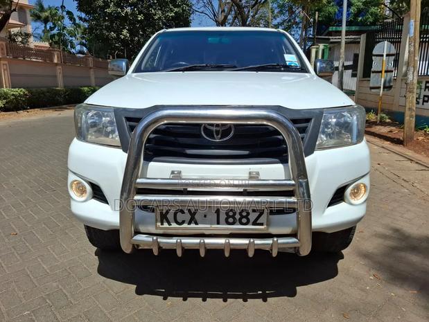 Toyota Hilux 2015 White