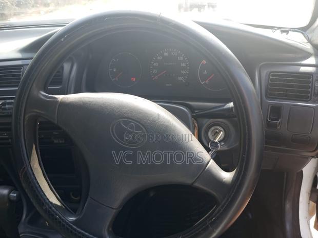 Toyota Corolla G-Touring 2000
